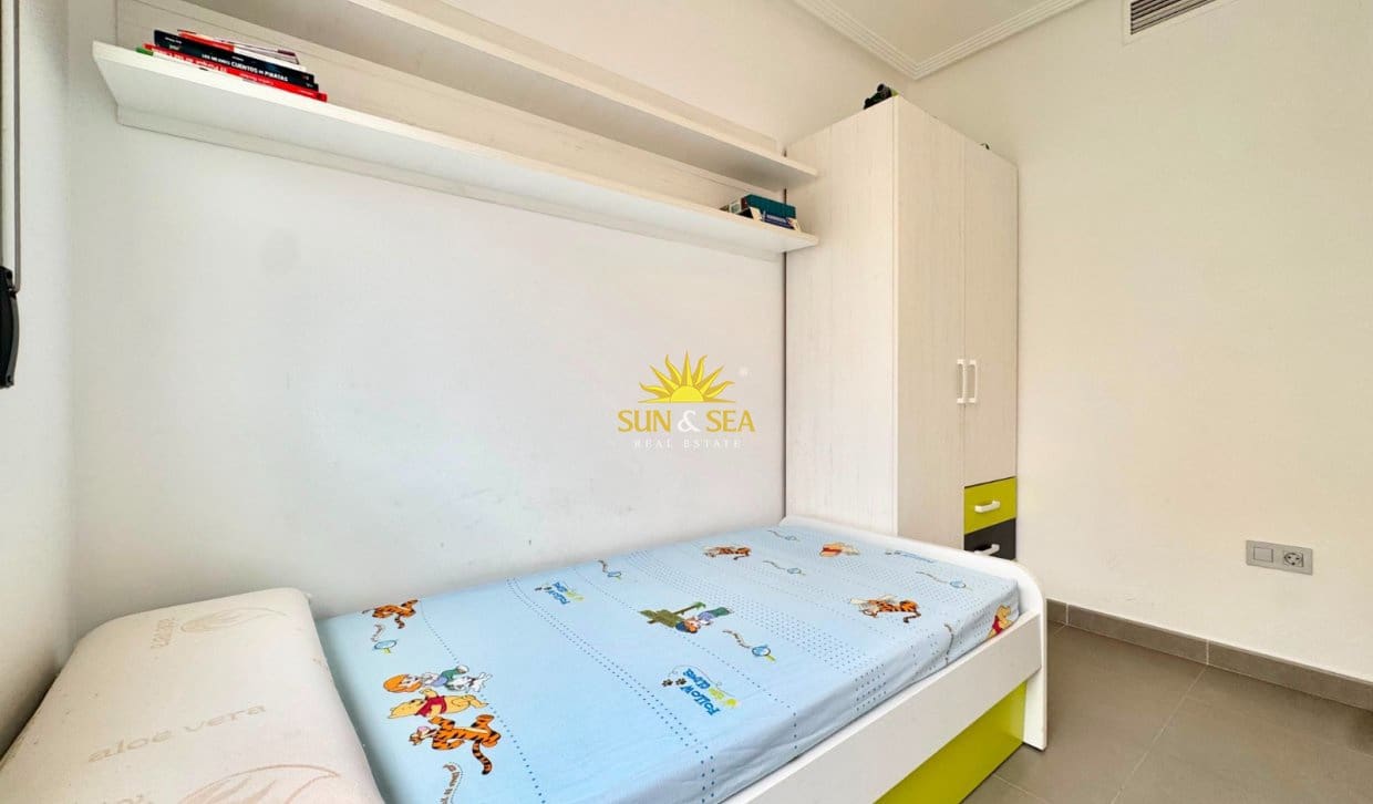 2 slaapkamer Appartement voor vakantieverhuur in Guardamar del Segura - € 950 (Ref: 10016829)