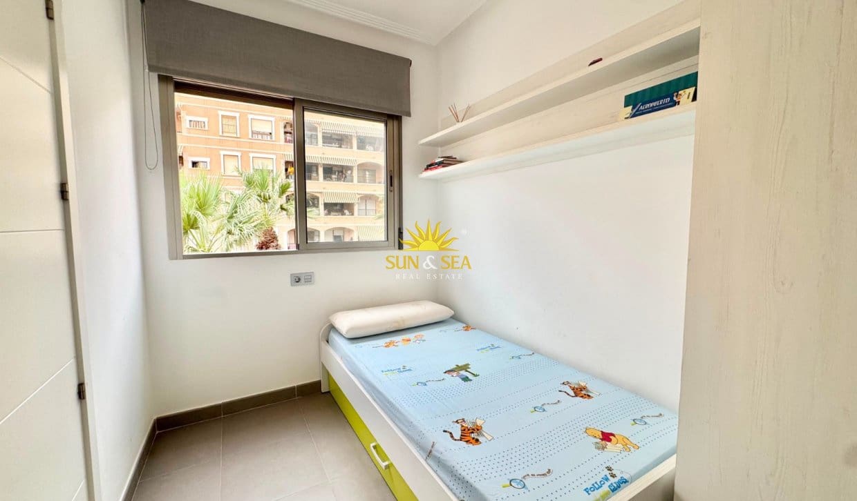 2 slaapkamer Appartement voor vakantieverhuur in Guardamar del Segura - € 950 (Ref: 10016829)