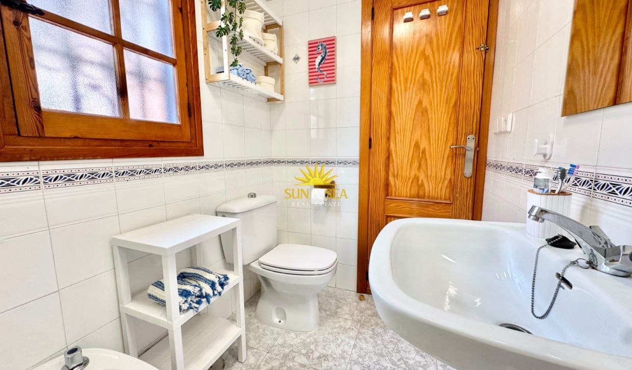 3 bedroom Apartment for rent in Torrevieja - € 1,200 (Ref: 10019543)