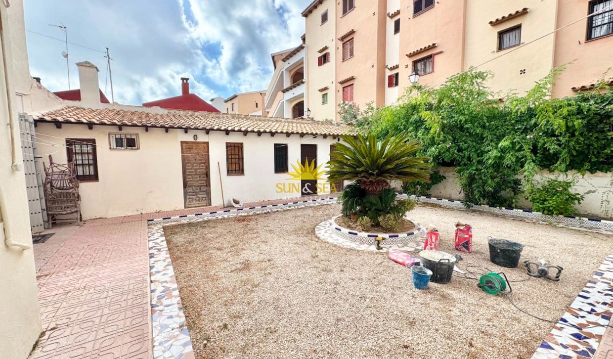 3 bedroom Apartment for rent in Torrevieja - € 1,200 (Ref: 10019543)