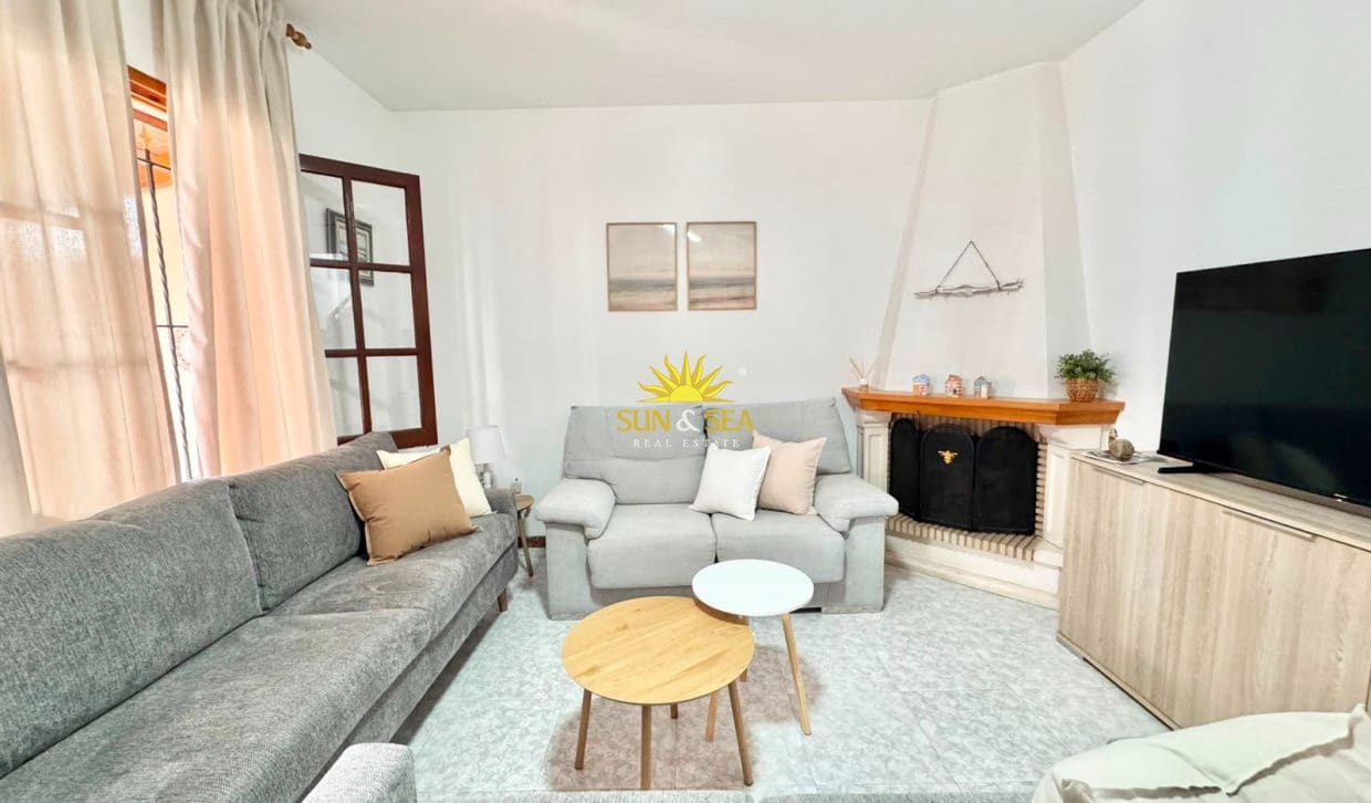 3 bedroom Apartment for rent in Torrevieja - € 1,200 (Ref: 10019543)