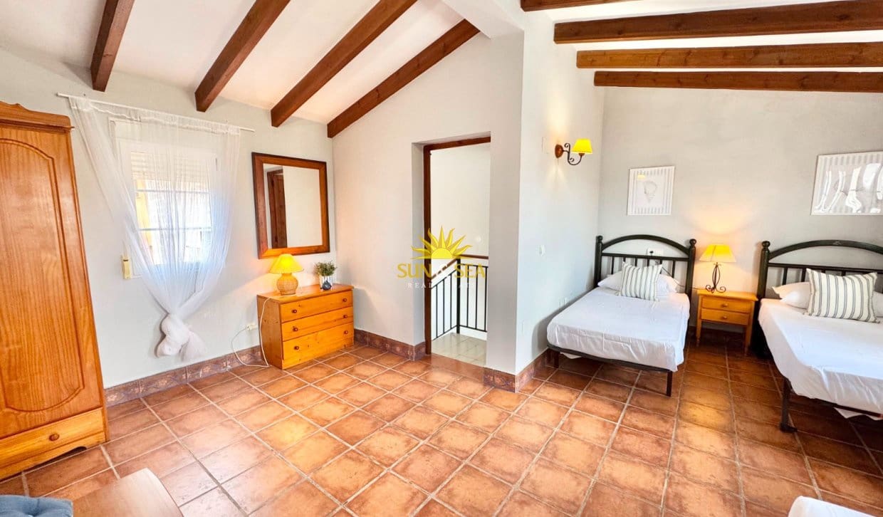 3 bedroom Apartment for rent in Torrevieja - € 1,200 (Ref: 10019543)