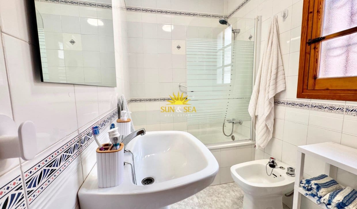 3 bedroom Apartment for rent in Torrevieja - € 1,200 (Ref: 10019543)
