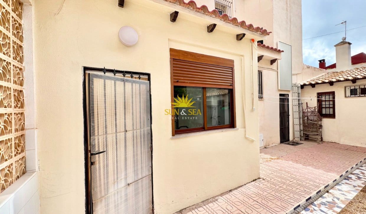 3 bedroom Apartment for rent in Torrevieja - € 1,200 (Ref: 10019543)