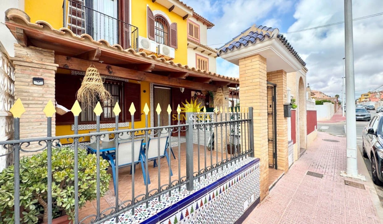 3 bedroom Apartment for rent in Torrevieja - € 1,200 (Ref: 10019543)