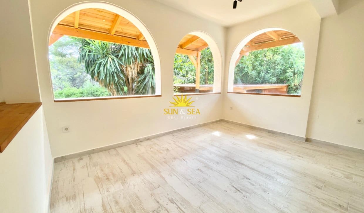 4 slaapkamer Villa te huur in Albir met zwembad garage - € 3.500 (Ref: 10019544)