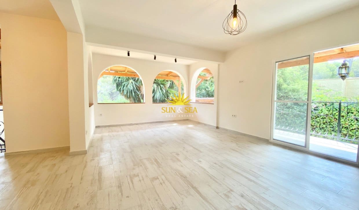 4 slaapkamer Villa te huur in Albir met zwembad garage - € 3.500 (Ref: 10019544)
