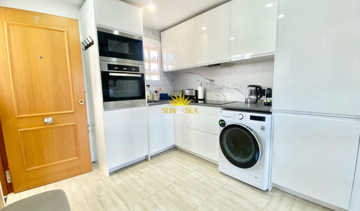 2 bedroom Apartment for rent in Benidorm with pool - € 2,200 (Ref: 10019708)