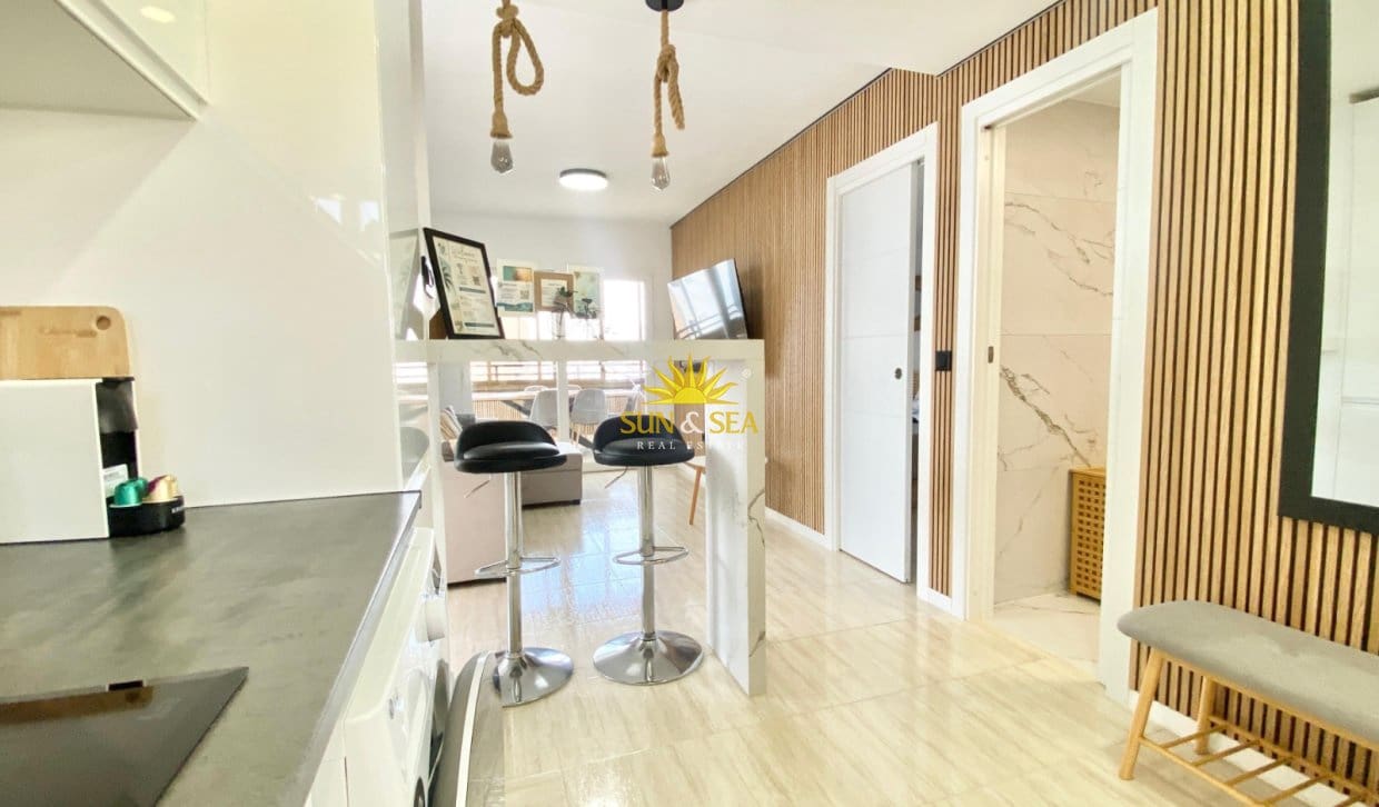 2 bedroom Apartment for rent in Benidorm with pool - € 2,200 (Ref: 10019708)