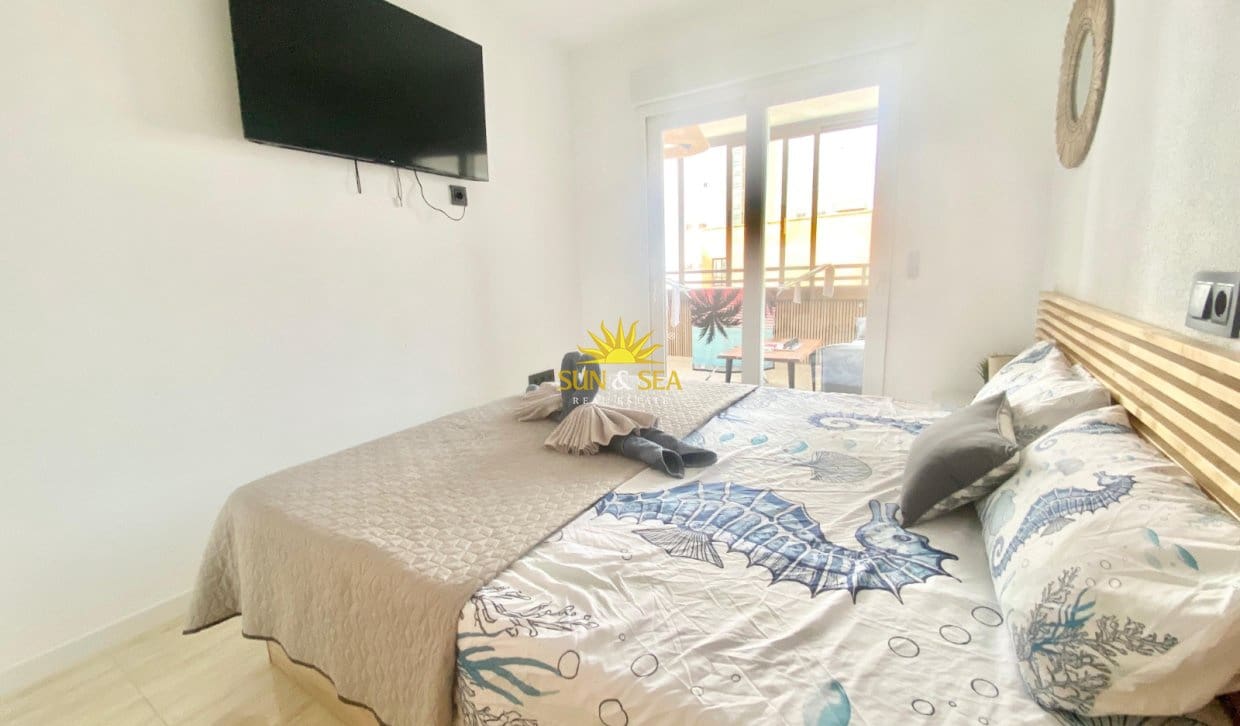 2 bedroom Apartment for rent in Benidorm with pool - € 2,200 (Ref: 10019708)