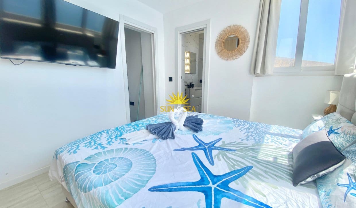 2 bedroom Apartment for rent in Benidorm with pool - € 2,200 (Ref: 10019708)