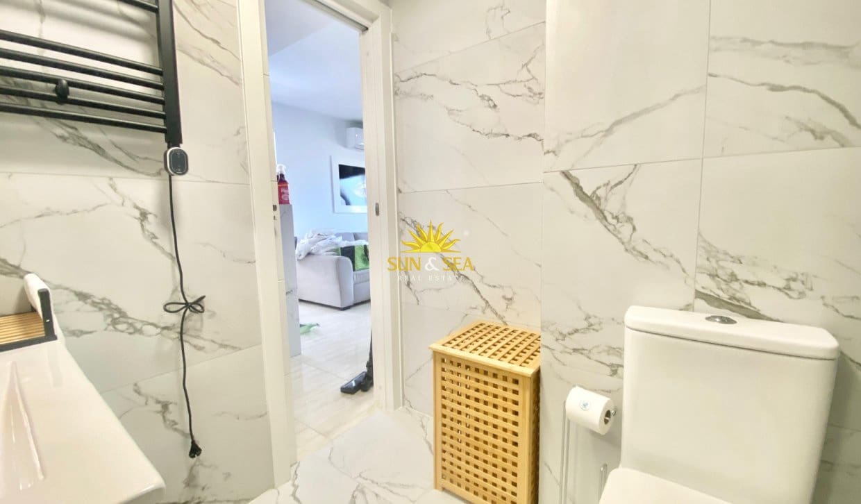 2 bedroom Apartment for rent in Benidorm with pool - € 2,200 (Ref: 10019708)