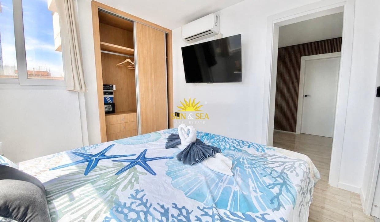 2 bedroom Apartment for rent in Benidorm with pool - € 2,200 (Ref: 10019708)