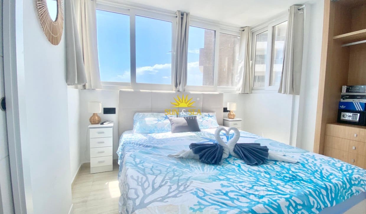 2 bedroom Apartment for rent in Benidorm with pool - € 2,200 (Ref: 10019708)