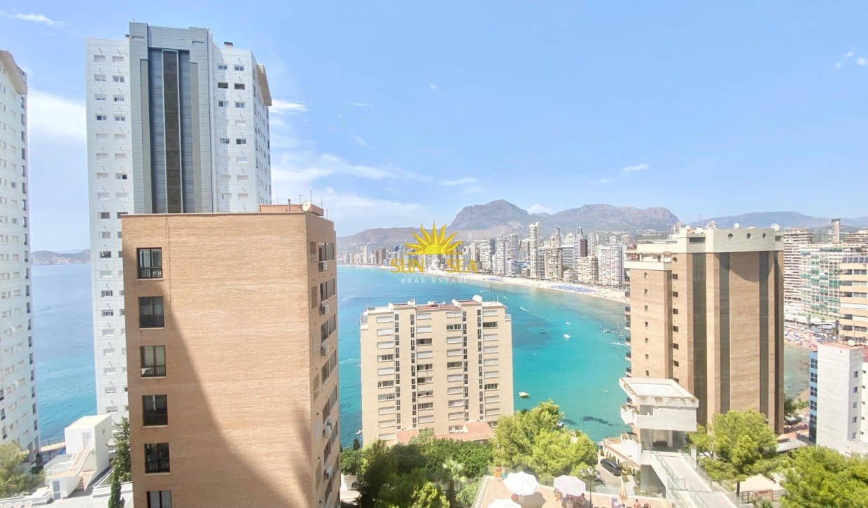 2 bedroom Apartment for rent in Benidorm with pool - € 2,200 (Ref: 10019708)