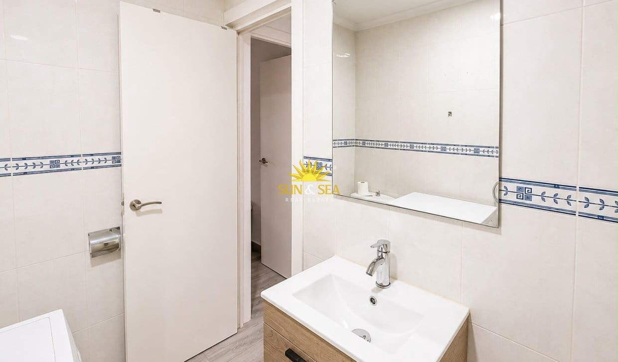 3 bedroom Villa for sale in Torrevieja with garage - € 179,990 (Ref: 10021389)