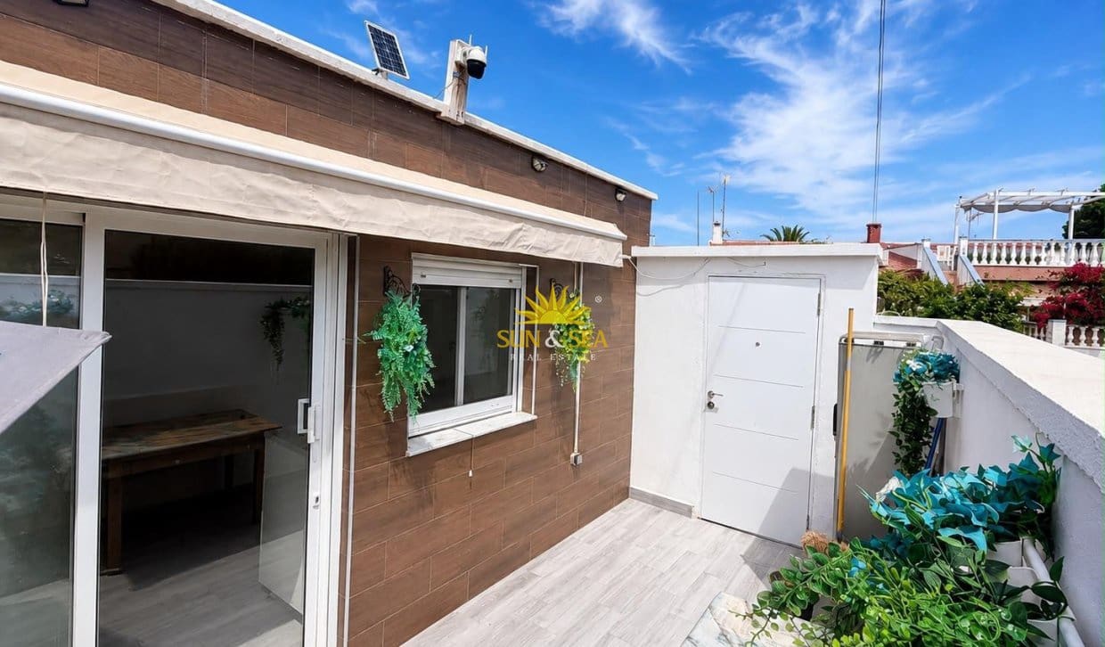 3 bedroom Villa for sale in Torrevieja with garage - € 179,990 (Ref: 10021389)