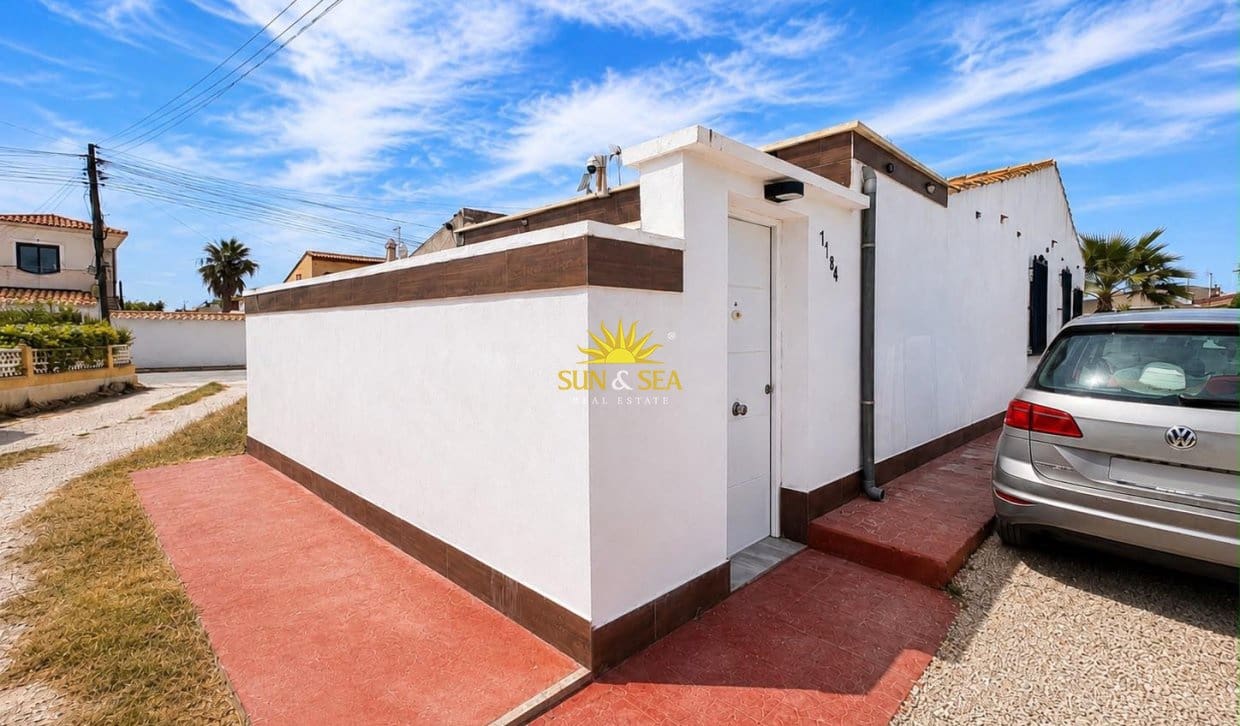 3 bedroom Villa for sale in Torrevieja with garage - € 179,990 (Ref: 10021389)