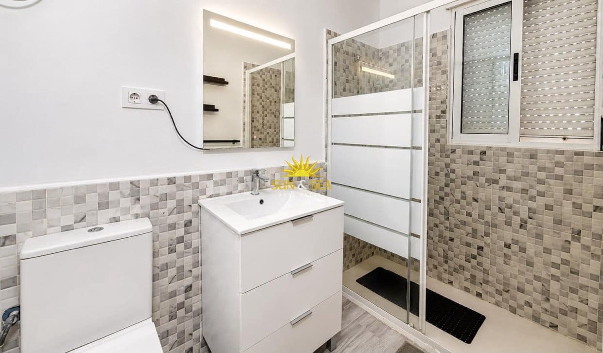 3 bedroom Villa for sale in Torrevieja with garage - € 179,990 (Ref: 10021389)