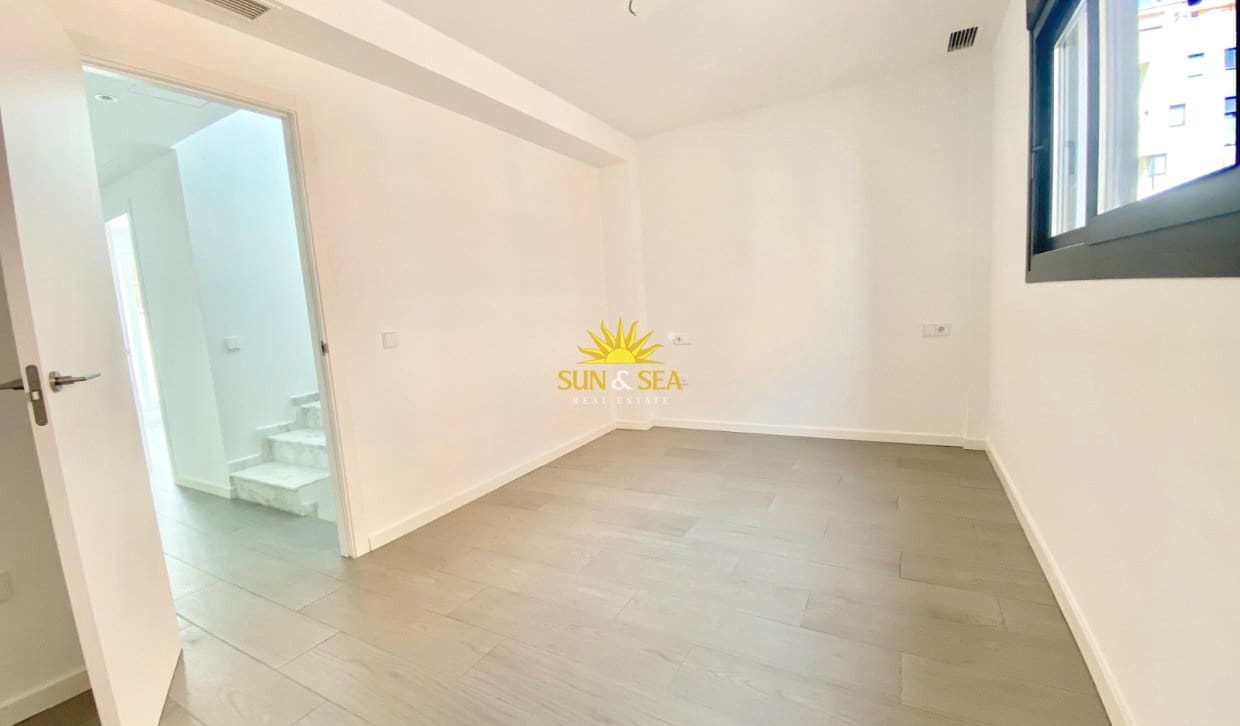 3 sypialnia Penthouse do wynajęcia w San Vicente / Sant Vicent del Raspeig z basenem garażem - 1 200 € (Ref: 10021392)