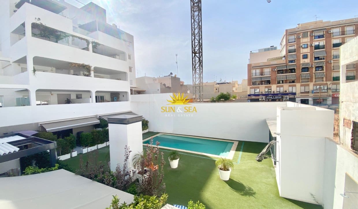 3 sypialnia Penthouse do wynajęcia w San Vicente / Sant Vicent del Raspeig z basenem garażem - 1 200 € (Ref: 10021392)