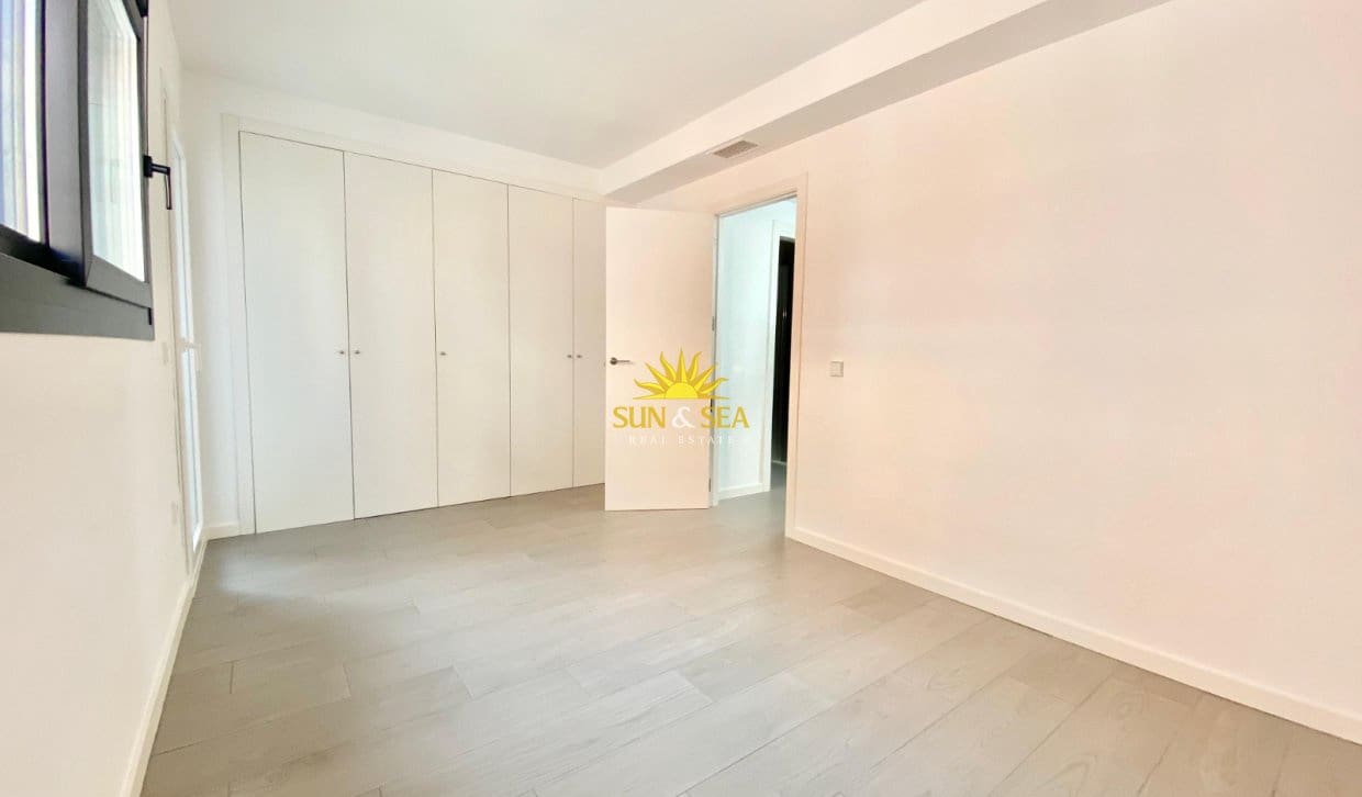 3 sypialnia Penthouse do wynajęcia w San Vicente / Sant Vicent del Raspeig z basenem garażem - 1 200 € (Ref: 10021392)