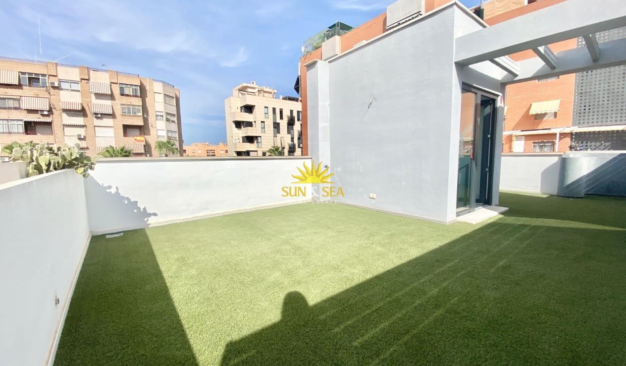 3 sypialnia Penthouse do wynajęcia w San Vicente / Sant Vicent del Raspeig z basenem garażem - 1 200 € (Ref: 10021392)
