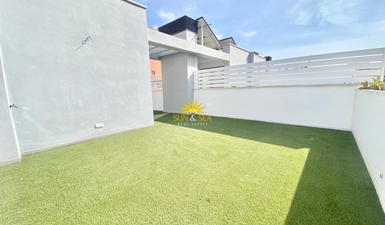 3 sypialnia Penthouse do wynajęcia w San Vicente / Sant Vicent del Raspeig z basenem garażem - 1 200 € (Ref: 10021392)