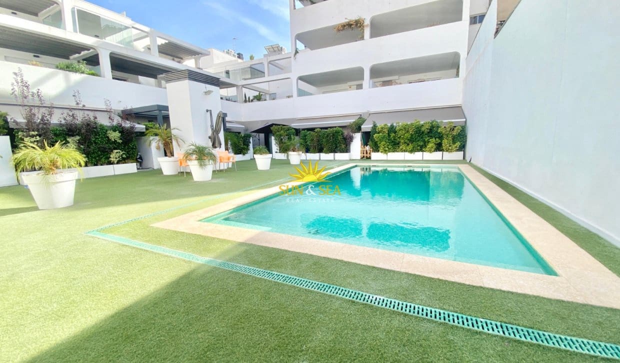 3 sypialnia Penthouse do wynajęcia w San Vicente / Sant Vicent del Raspeig z basenem garażem - 1 200 € (Ref: 10021392)