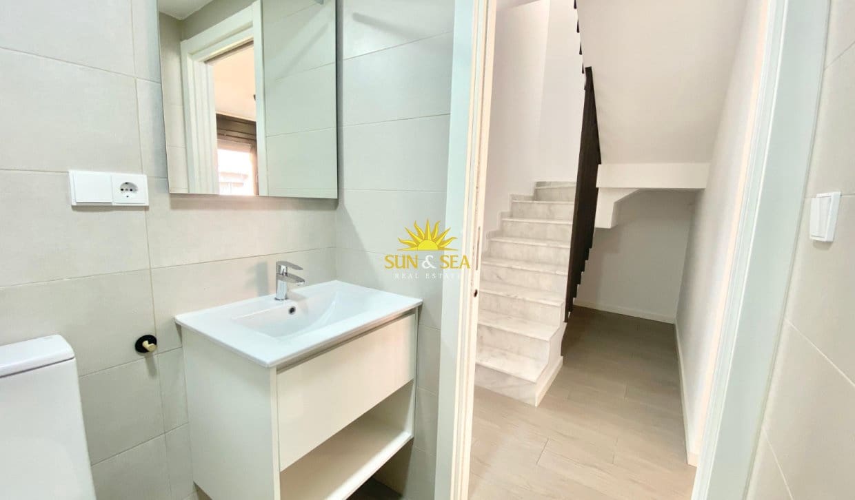 3 sypialnia Penthouse do wynajęcia w San Vicente / Sant Vicent del Raspeig z basenem garażem - 1 200 € (Ref: 10021392)