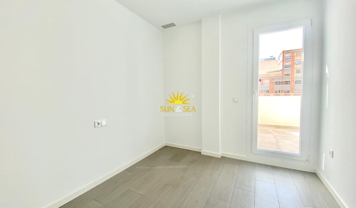 3 sypialnia Penthouse do wynajęcia w San Vicente / Sant Vicent del Raspeig z basenem garażem - 1 200 € (Ref: 10021392)