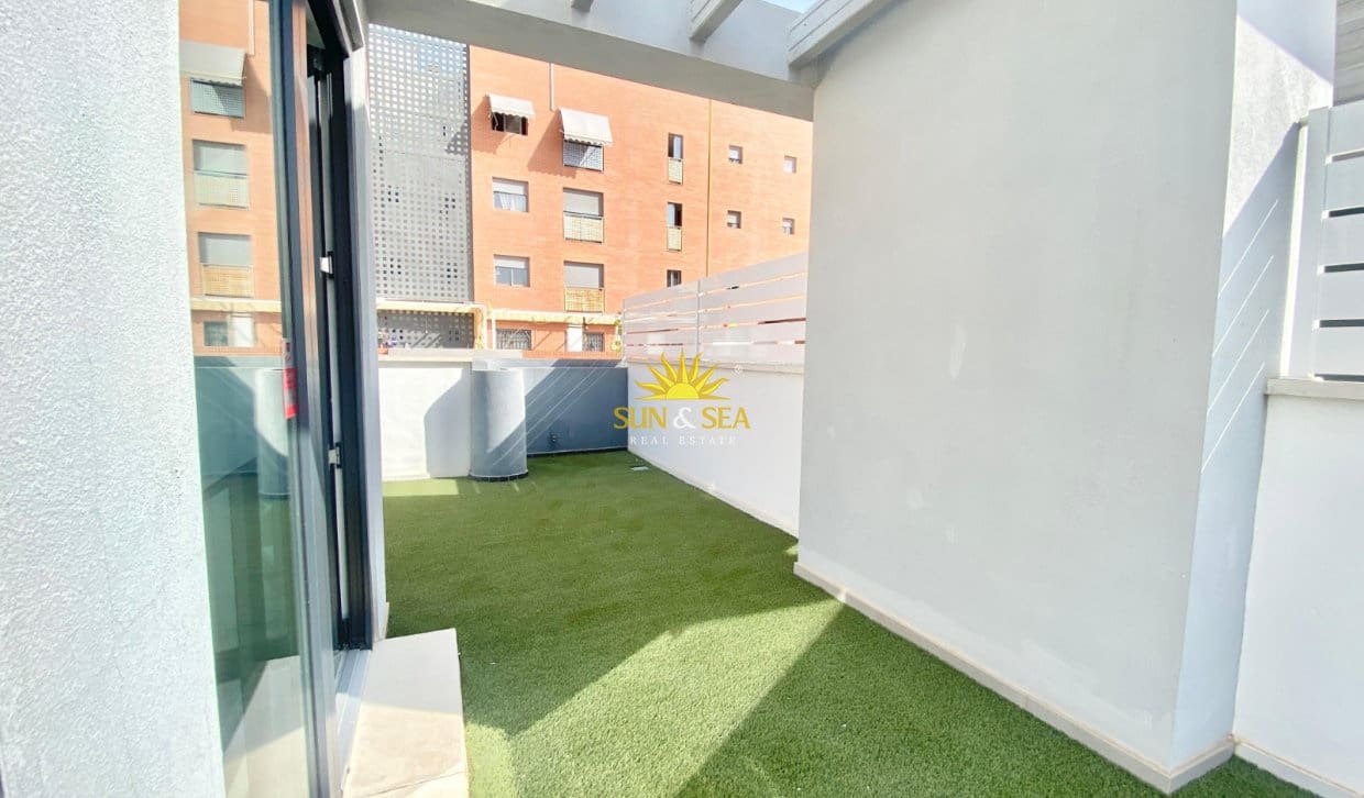 3 sypialnia Penthouse do wynajęcia w San Vicente / Sant Vicent del Raspeig z basenem garażem - 1 200 € (Ref: 10021392)