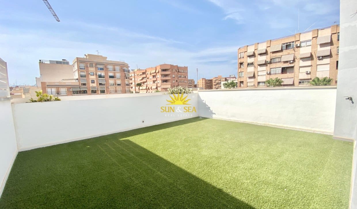 3 sypialnia Penthouse do wynajęcia w San Vicente / Sant Vicent del Raspeig z basenem garażem - 1 200 € (Ref: 10021392)