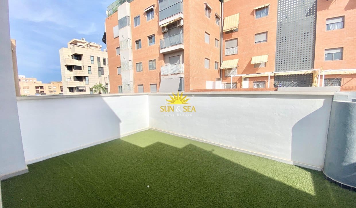 3 sypialnia Penthouse do wynajęcia w San Vicente / Sant Vicent del Raspeig z basenem garażem - 1 200 € (Ref: 10021392)