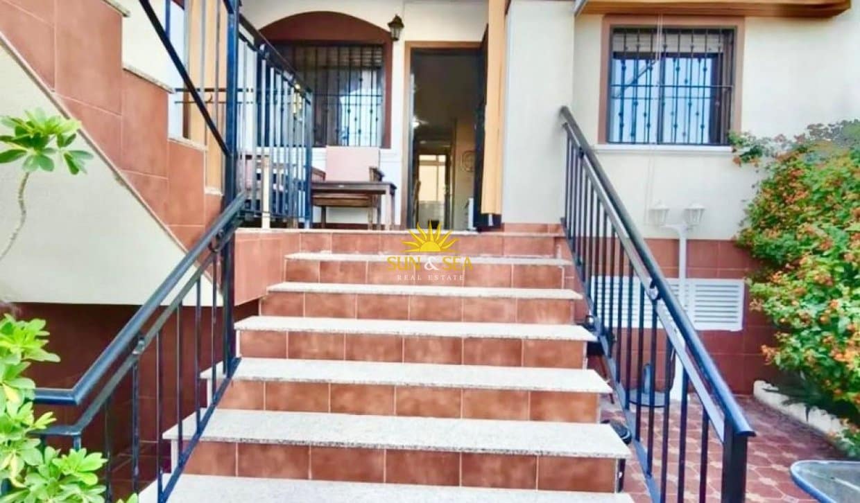 2 bedroom Townhouse for rent in Torrevieja with pool - € 1,000 (Ref: 10021393)