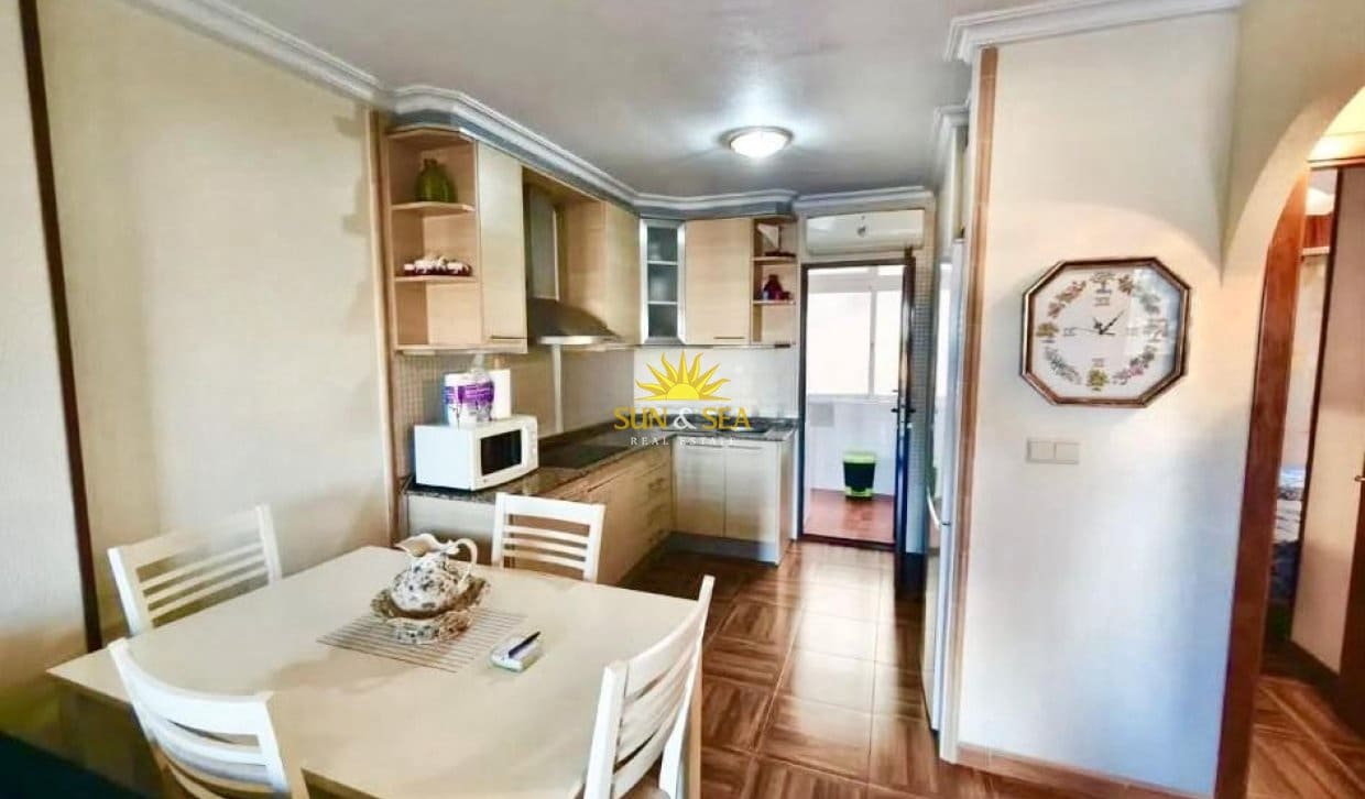 2 bedroom Townhouse for rent in Torrevieja with pool - € 1,000 (Ref: 10021393)