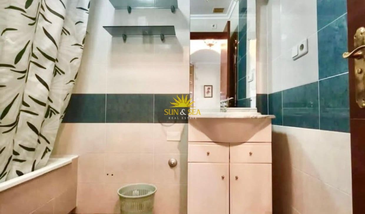 2 bedroom Townhouse for rent in Torrevieja with pool - € 1,000 (Ref: 10021393)