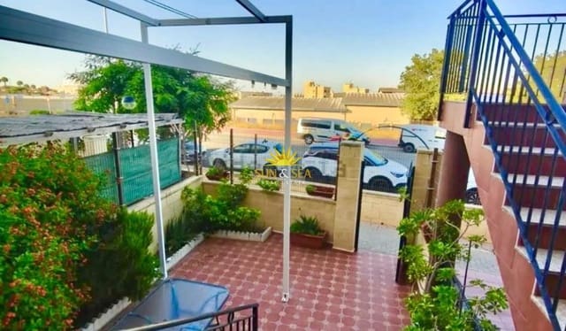 2 bedroom Townhouse for rent in Parque Acuático - Sector 25, Torrevieja - € 1,000 (Ref: 10021393)
