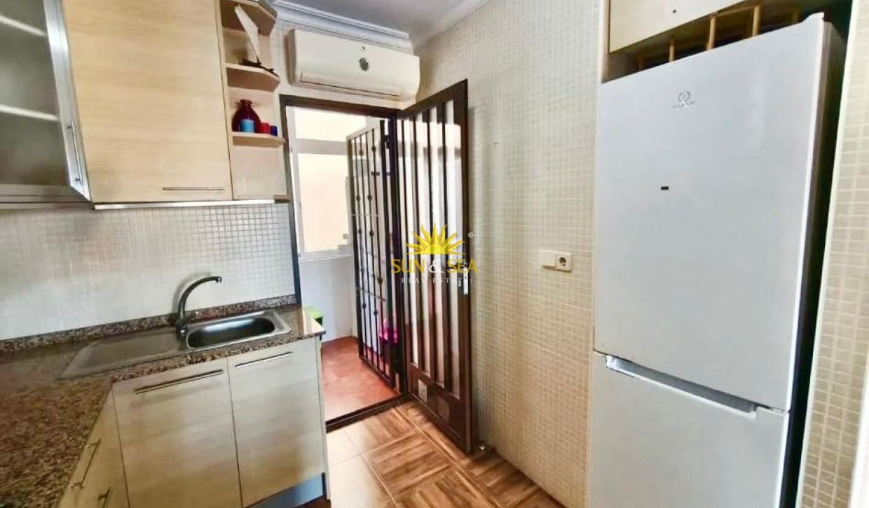 2 bedroom Townhouse for rent in Torrevieja with pool - € 1,000 (Ref: 10021393)
