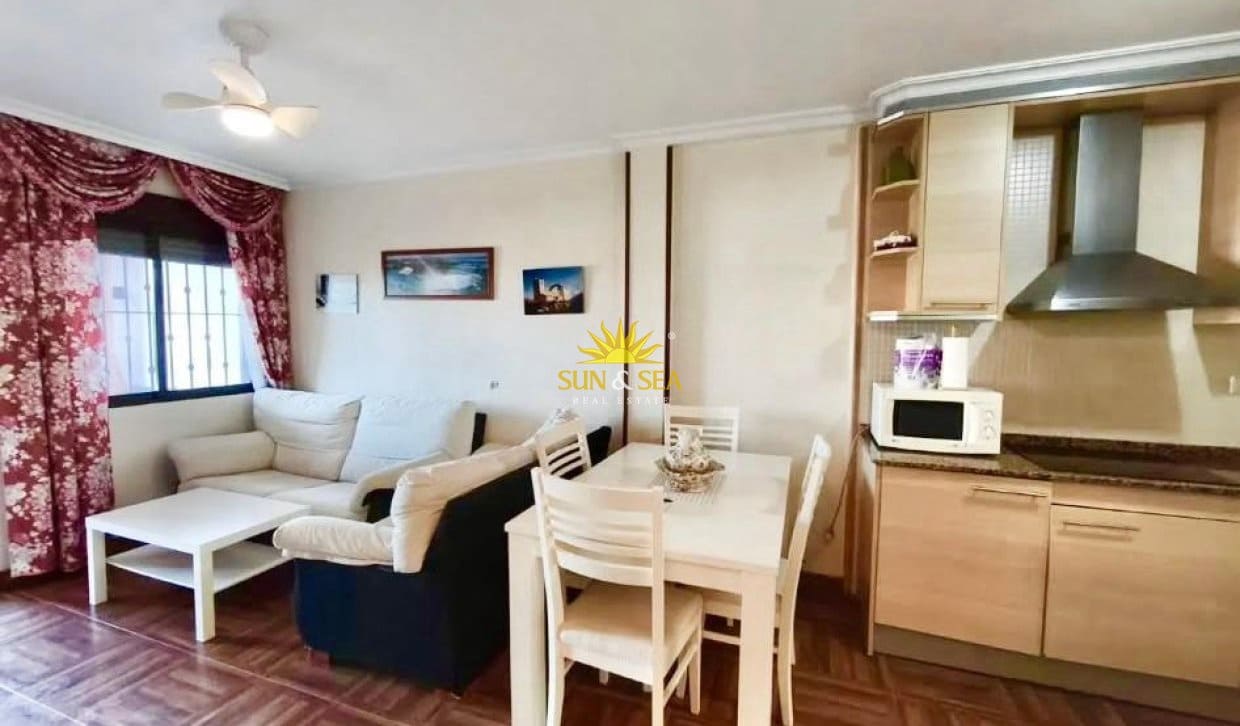 2 bedroom Townhouse for rent in Torrevieja with pool - € 1,000 (Ref: 10021393)