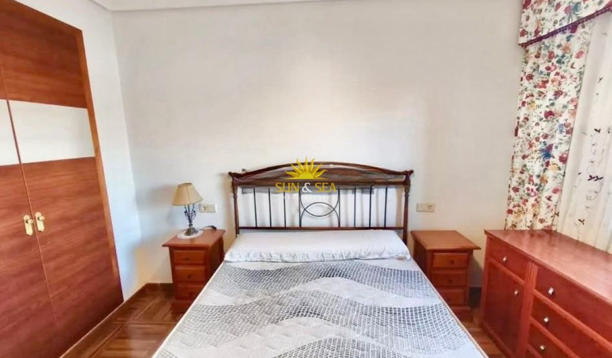 2 bedroom Townhouse for rent in Torrevieja with pool - € 1,000 (Ref: 10021393)