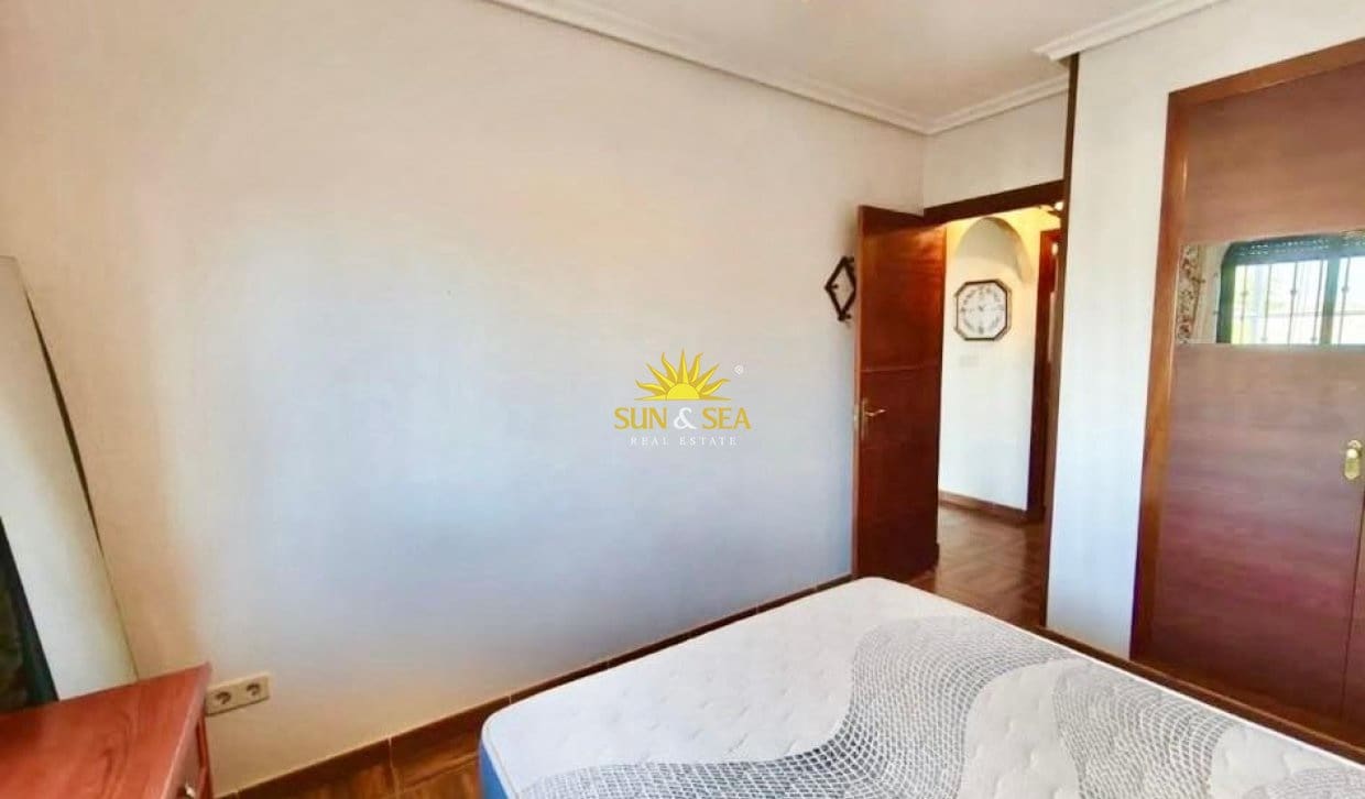 2 bedroom Townhouse for rent in Torrevieja with pool - € 1,000 (Ref: 10021393)