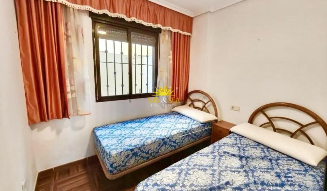 2 bedroom Townhouse for rent in Torrevieja with pool - € 1,000 (Ref: 10021393)