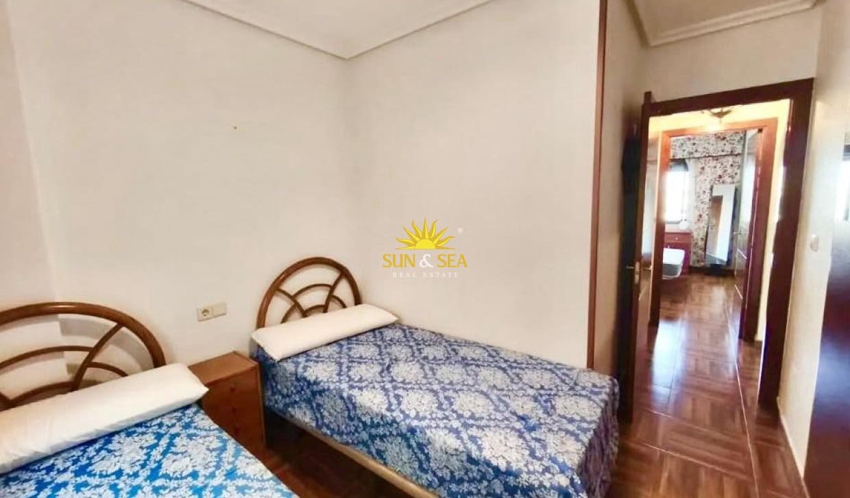 2 bedroom Townhouse for rent in Torrevieja with pool - € 1,000 (Ref: 10021393)