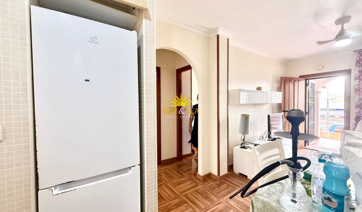 2 soverom Hus til leie i Torrevieja med svømmebasseng - € 900 (Ref: 10021393)