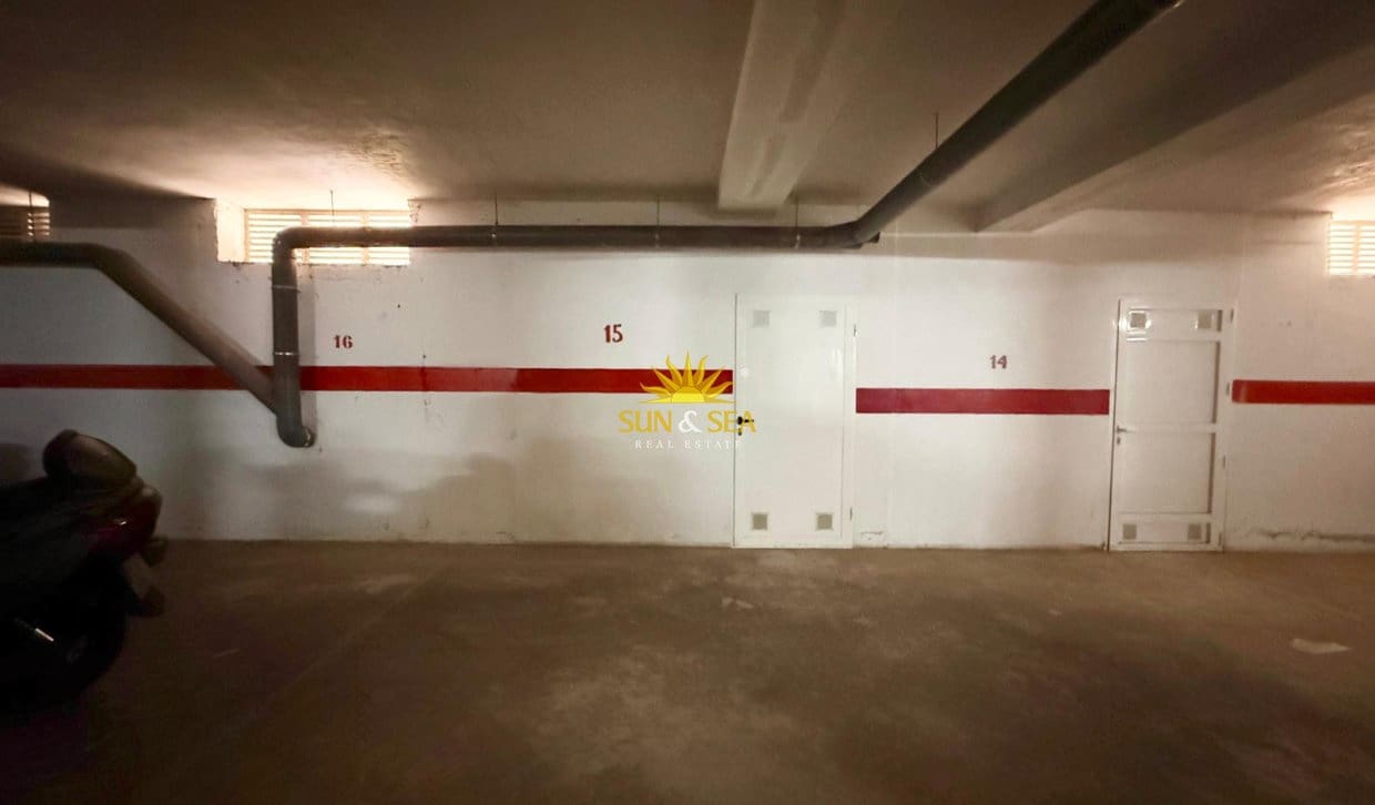 2 soverom Hus til leie i Torrevieja med svømmebasseng - € 900 (Ref: 10021393)