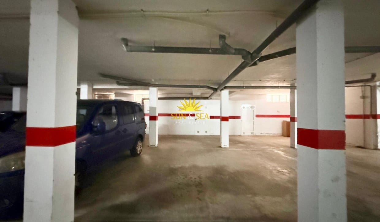 2 soverom Hus til leie i Torrevieja med svømmebasseng - € 900 (Ref: 10021393)