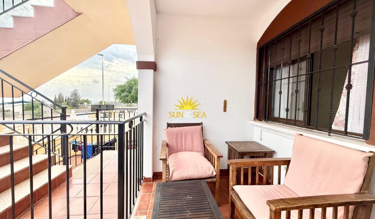 2 soverom Hus til leie i Torrevieja med svømmebasseng - € 900 (Ref: 10021393)