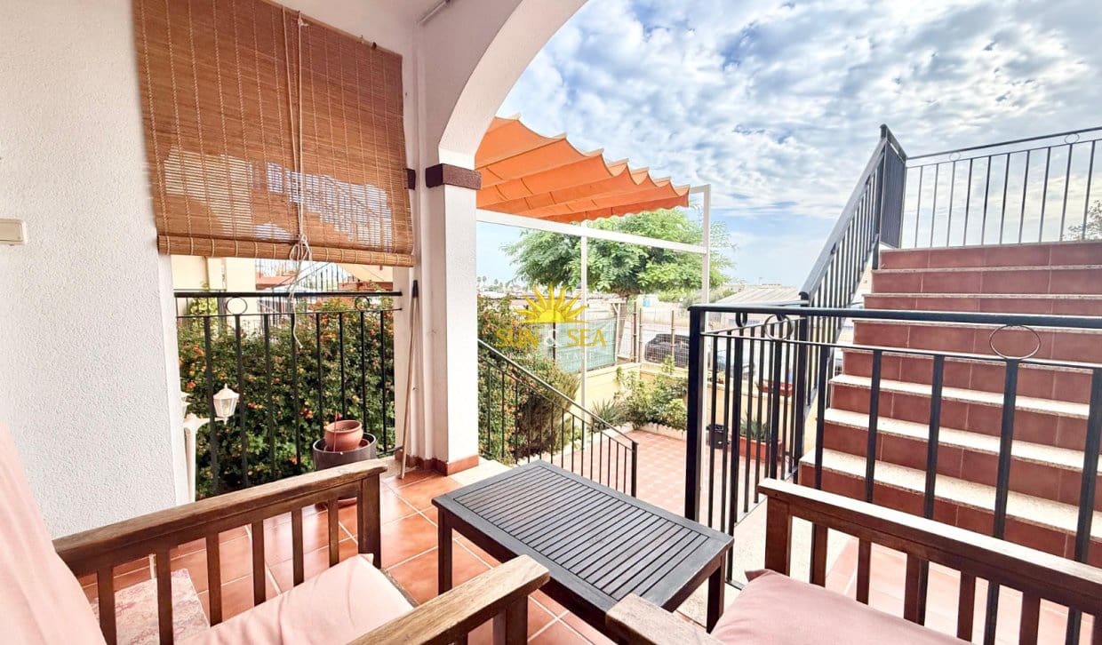 2 soverom Hus til leie i Torrevieja med svømmebasseng - € 900 (Ref: 10021393)