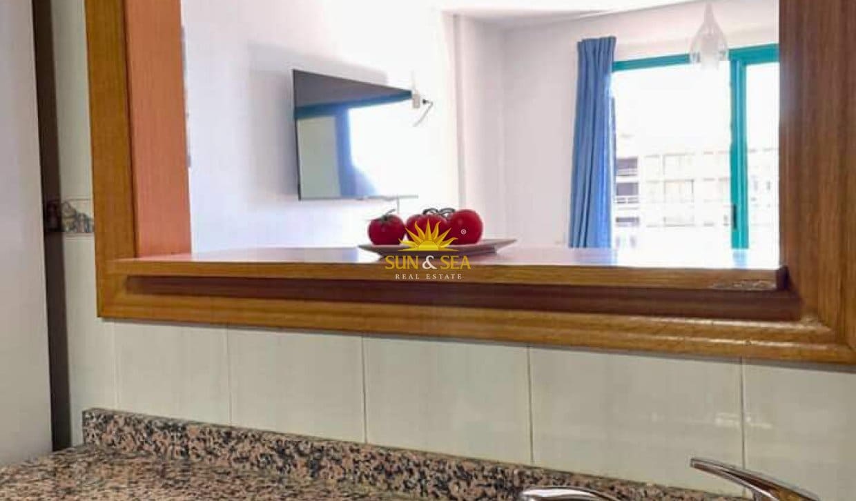 1 makuuhuone Huoneisto vuokrattavana paikassa La Villajoyosa / Vila Joiosa mukana uima-altaan - 950 € (Ref: 10021394)